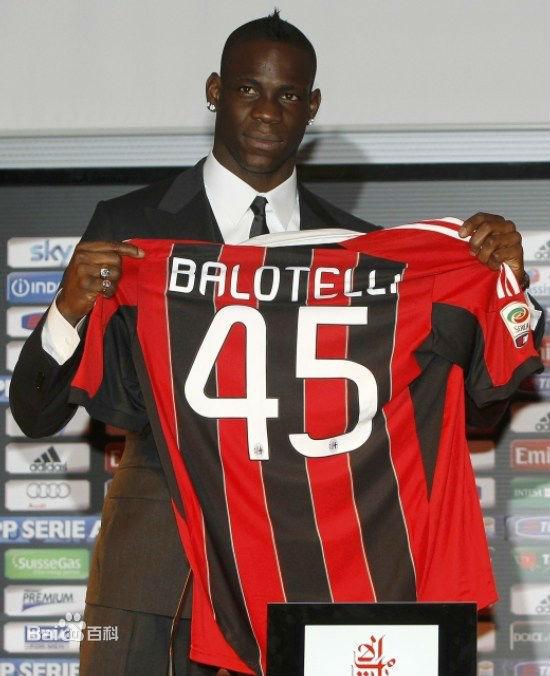 FFproShop's tweet image. Mario Balotelli Barwuah wear jersey of AC Milan again leaving  Liverpool.
81url.com/662656