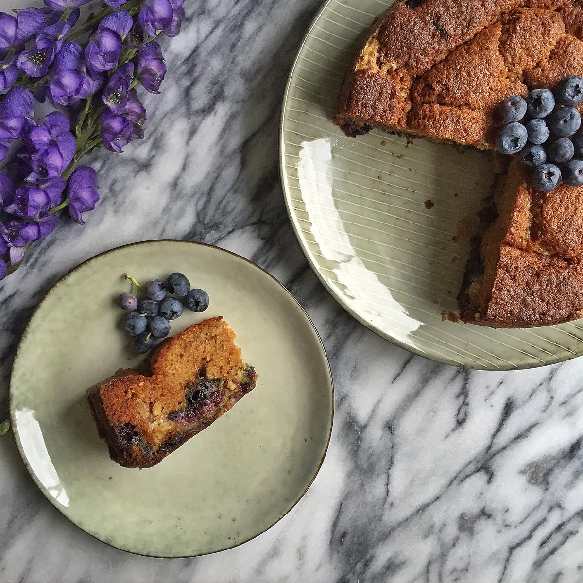 cravingsinams's tweet photo. #Blueberry &amp; #GreekYogurt #Breakfast #Cake http://t.co/1fg9q3gzMt http://t.co/jWGzLyWjU0