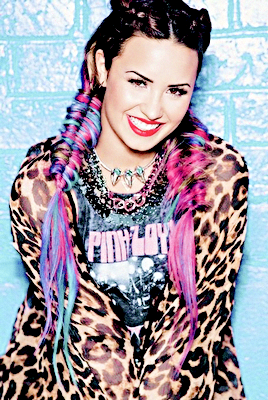 dlstreetteamnl1's tweet photo. #DemiToRTLLateNight http://t.co/KVWd6moFcW