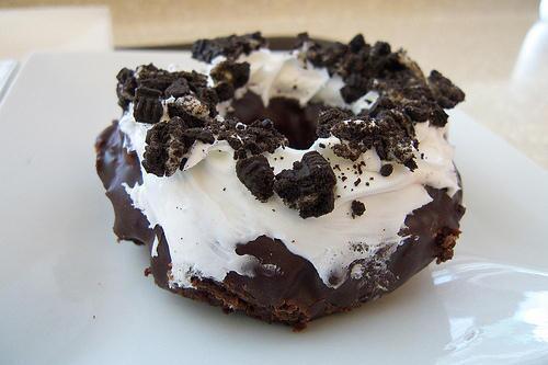 lbedinadze's tweet photo. Oreo doughnut. https://t.co/5M0m2GCbF2