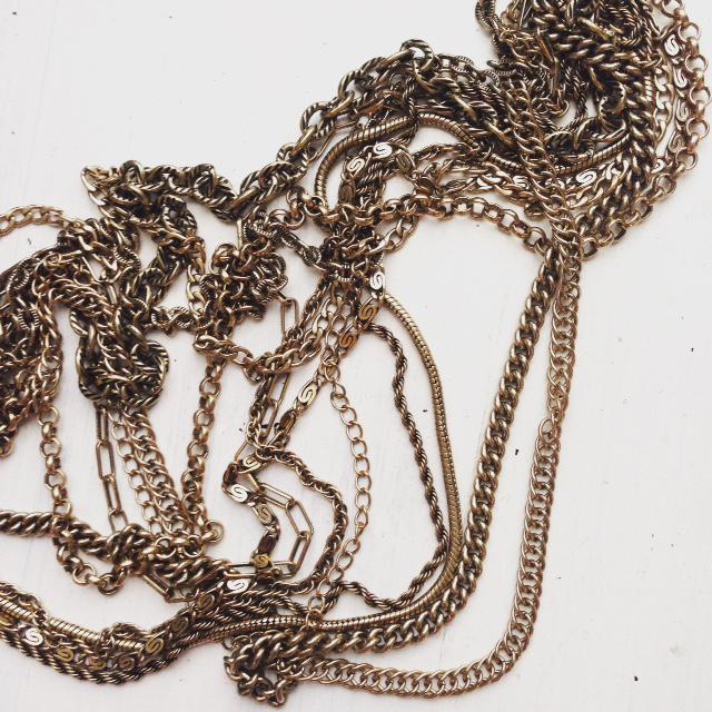 HouseCromwell's tweet photo. Chain decisions. #HOC #HouseofCromwell #adornyourself #jewelryproduction #HOCWinter2015 #Brass #torontodesigner http://t.co/ztKlb8lyZg