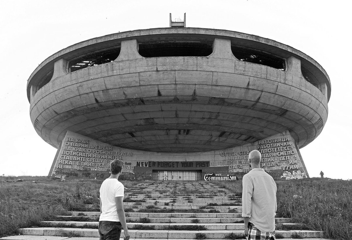 BSBenev's tweet photo. History's footsteps with @damienpollard and @realchrisweb at #buzludzha http://t.co/Df3vosbLrC