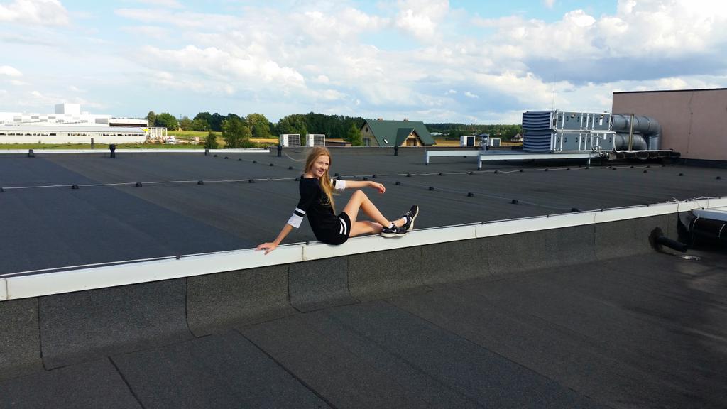 Es esmu uz jumta! Kur esat jūs?😁🙈