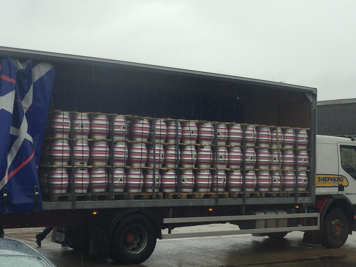 RedemptionBrew's tweet photo. Let's get this truck unloaded then! #newcasks #thirsty #london #beer http://t.co/rUE9bfScnI