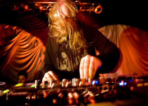 180fact's tweet photo. Venetian Snares is in “very serious financial trouble” and needs fans’ help: http://t.co/LkLqVQK2A2 http://t.co/3r0UTlFsrG