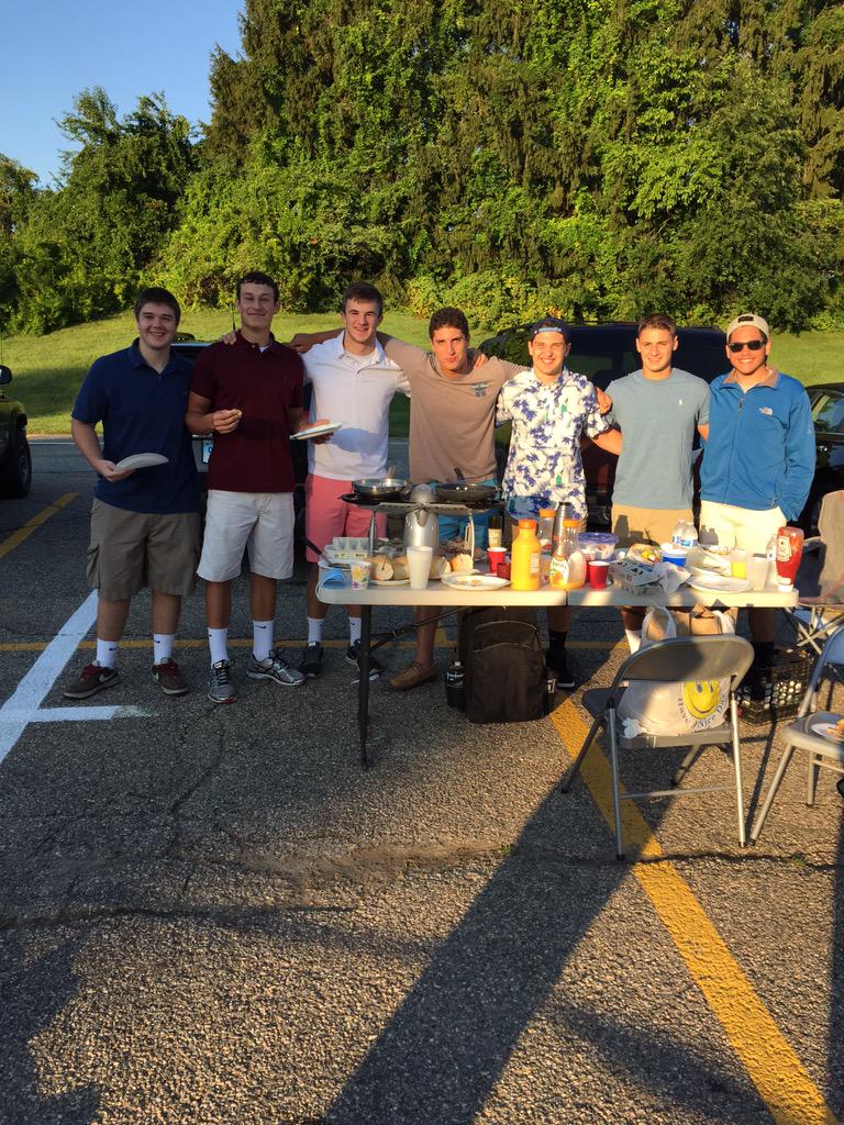 ChrisTroetti's tweet photo. Nothing like a first day of school tailgate! #BHSfirstday 2015 http://t.co/R0S6ebkk8l