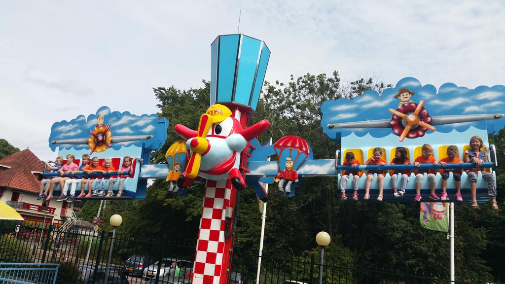 De kids van groep 19 vermaken zich prima <a href="/SJVRosmalen/">SJV Rosmalen</a> #tivolie