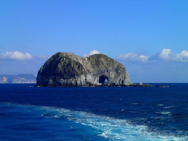 神津島 Bot 神津島から行こう 神津島から周りの無人島の恩馳島 祇苗島へ 釣り船に渡してもらおう 7000円 T Co Wt2z7s1xm0 神津島 Bot 神津島から行こう 神津島から周りの無人島の恩馳島 祇苗島へ 釣り船に渡してもらおう 7000円 T Co Wt2z7s1xm0