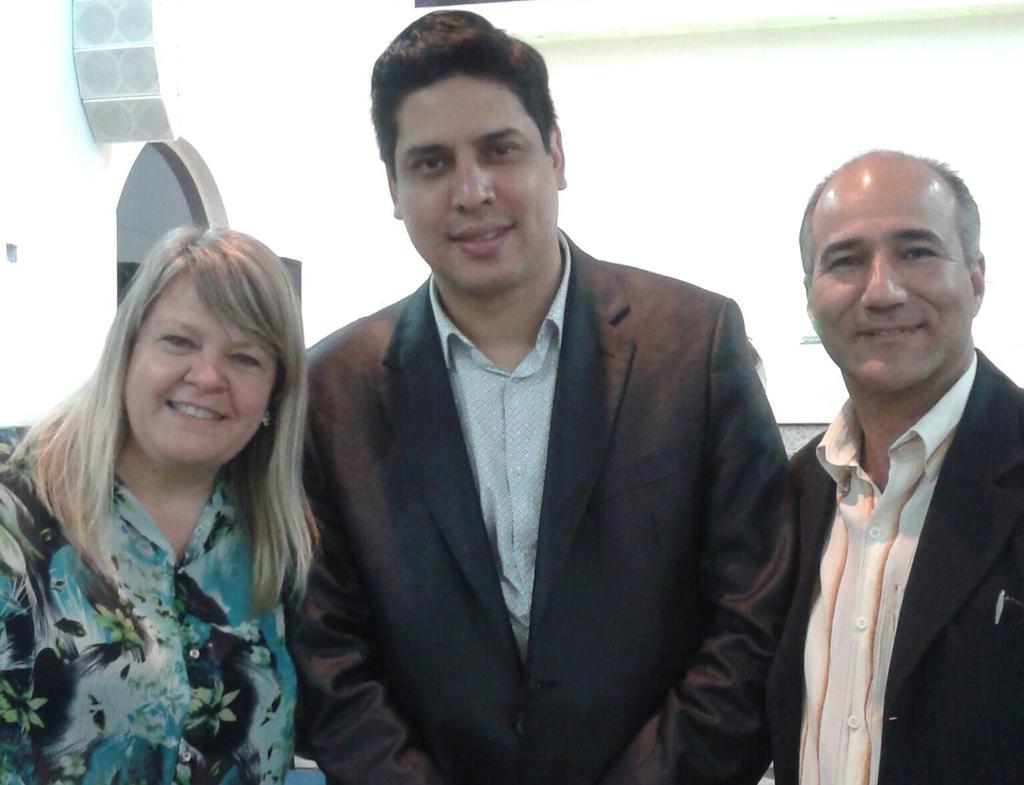 elienailazaroni's tweet photo. O que Deus fez ontem foi tremendo. A unção de Deus foi jorrada naquele lugar. http://t.co/vNv3Y2H6sY