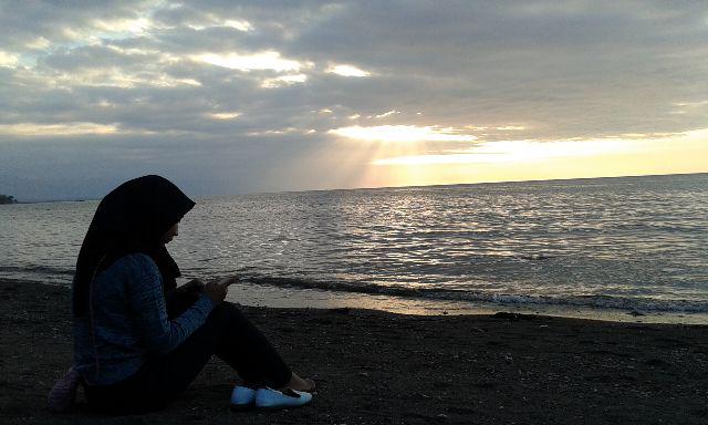 Menunggu matahari tenggelam ☀