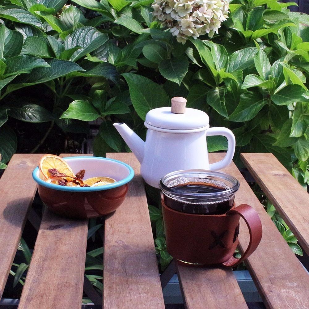 Metalin camla kaplanmasıyla oluşan emayeler diğer bir çok malzemeden daha sağlıklı ve uzun ömürlü kullanım sağlıyor.