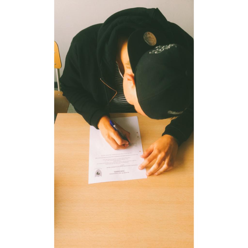 TeamEntinity's tweet image. Today 4 of our 5 players signed an contract! SimB, Berra, Elf, Jaken
/ more to come