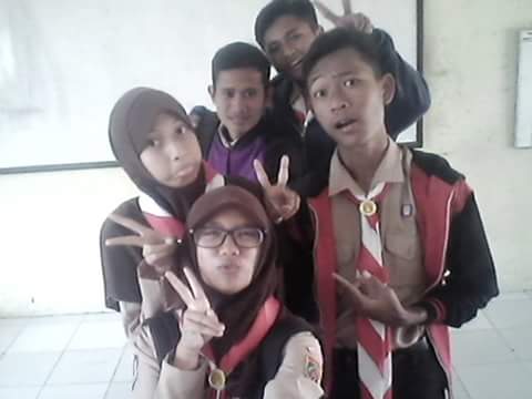 Diyaaahh19's tweet photo. Ada 2 mahkluk abstrak :v 😁✌ http://t.co/TjeauhrwNS