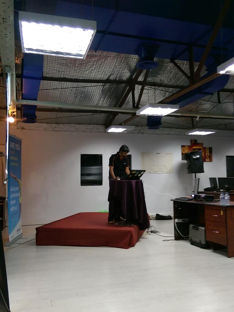 realchathuranga's tweet image. @kosalanuwan doing his magic in ionic framework at, #colomboangular