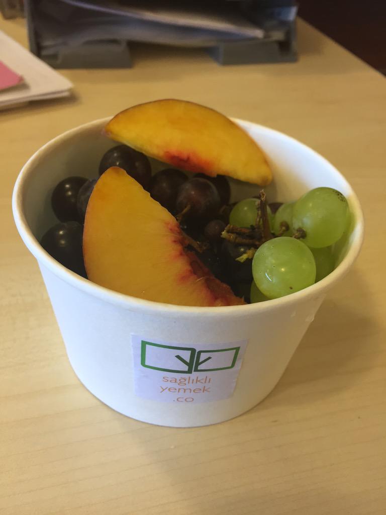 TrendtasticNY's tweet photo. Teşekkürler @kapgel_tr Ücretsiz, sağlıklı akşamüstü meyvelerim için 🍒🍒🍑🍐🍏🍎🍓 http://t.co/tOM2QwRSiW