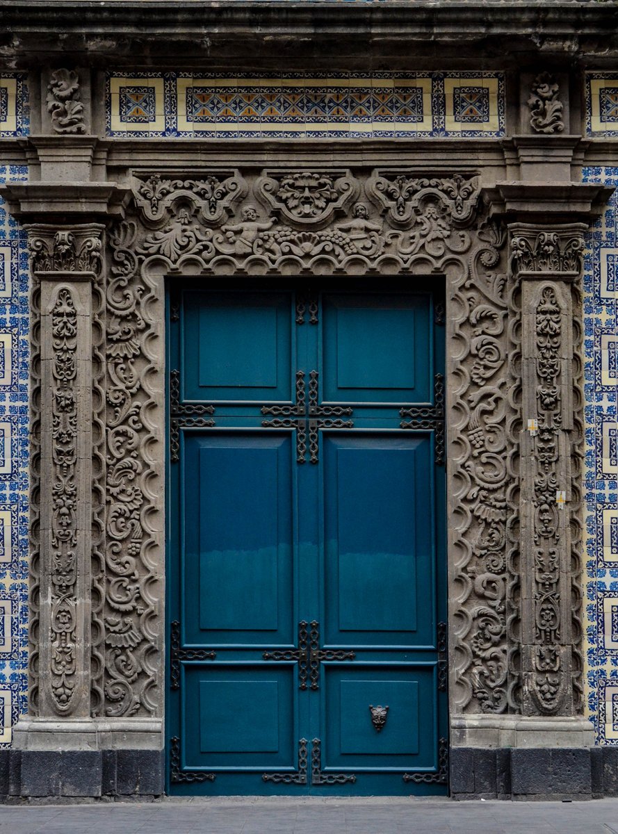polsnr's tweet photo. @RoxeteraRibbons So pretty! That's my thing too, this is the best one I've taken so far: #DoorObsession http://t.co/6CxxmgrxBn