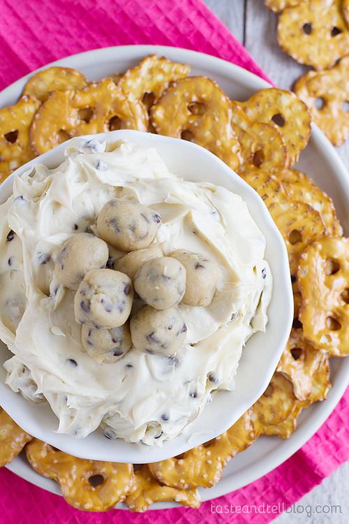 Feofaniya88's tweet photo. Chocolate chip cookie dough dip. https://t.co/HANSJhmfRf
