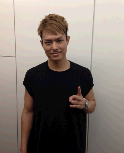 exnews24's tweet photo. 【JSB】明日8/27木 25:00～J-WAVE
今市隆二『SPARK』

「Unfair World-Unplugged Version-」銀河系初オンエア！
今市くん初のソロライブからライブ音源「All LOVE」オンエア！ http://t.co/ztsV1tl528
