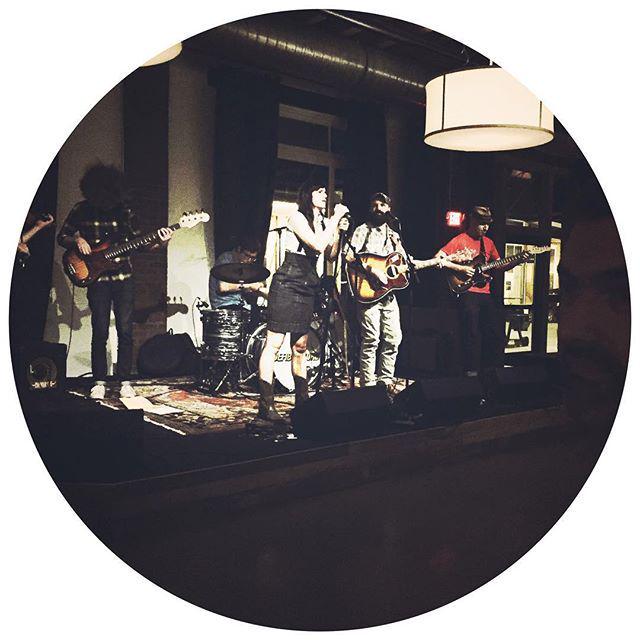 JennaTilveran's tweet image. @brandonryder : instagram.com/p/62TN8Pj8g0/ | #annoybrian #circleframe #hipstamatic #defibulators #countrymusic #weird…