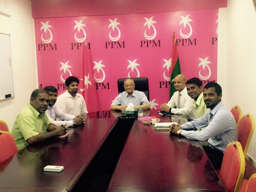 maumoonagayoom's tweet photo. I had a pleasant  &amp; productive meeting with M Maduvvari councillors today. http://t.co/tC3DcU6MyM