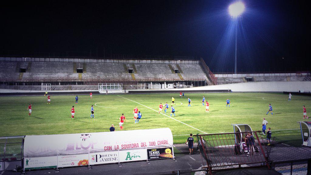 biancorosso85's tweet photo. L'inizio di una grande avventura @VareseC #varesetradate #forzavarese #tiamo #insiemesiamograndi http://t.co/LLXgA5wK2I
