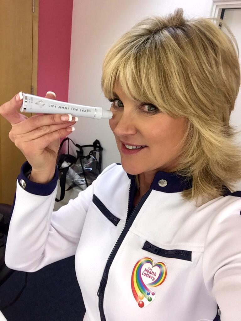 Dressing room selfie time with our amazing @crystalclearskn Lift Away The Years wand @AntheaTurner1 @HealthLottery
