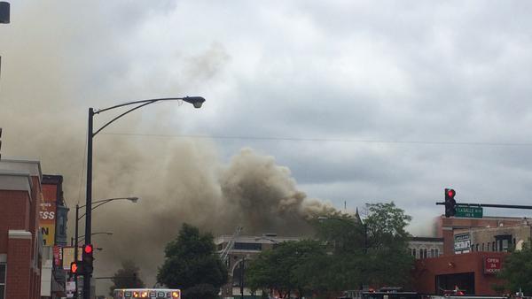 Extra-alarm fire at Old Town building injures firefighter, destroys Second City offices trib.in/1JmPuZY