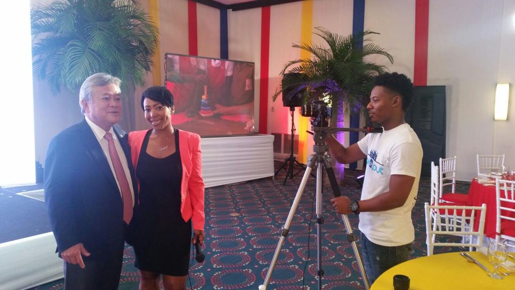 PROCommJA's tweet photo. Patron of #NatBakeFndn Butch Hendrickson in pre-interview. Over 2500 schools have benefitted from @CrayonsCount prog. http://t.co/oIgCBajMH7