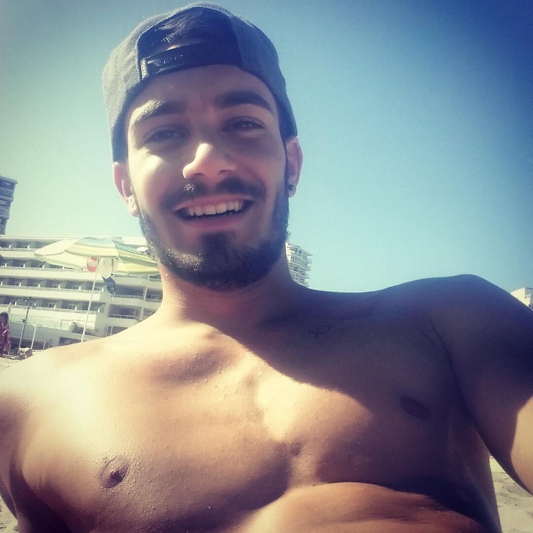 adriguillenSil's tweet photo. Llego mi día de descanso 👌 #Temporada #Bajaa 👅🔝👅 http://t.co/Fy2tefcUSB