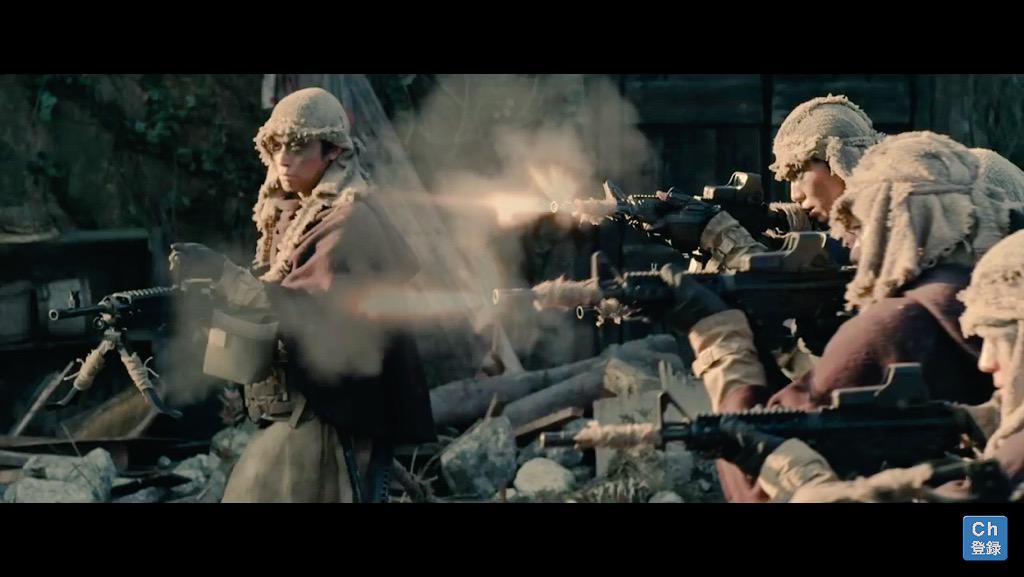くろ 実写版 進撃の巨人には装甲車 攻撃ヘリ M4カービンが存在します 後編のpvみたけどなんかカービンとrpgぶっぱなしてた チラッ Http T Co Uhjvfluu4q