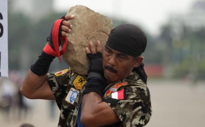 Balangen watu RT <a href="/amallahanur/">amallah</a> mas, nek lanangan cuek ki kudu diapakne ?