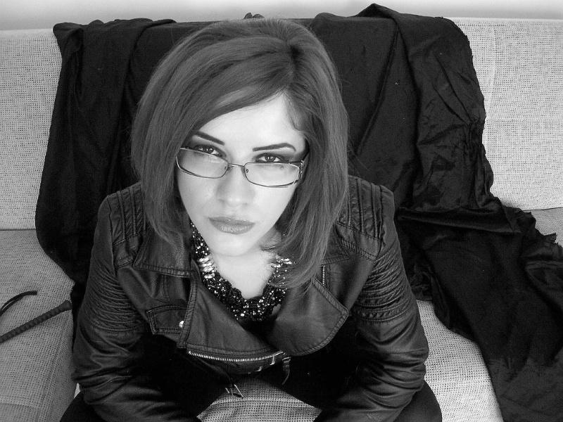 MistressJuliaxx sissy , strapon , worship , fetish , CBT, humiliation @FetishgalaxyCom fetishgalaxy.com/live-sex-chat/…