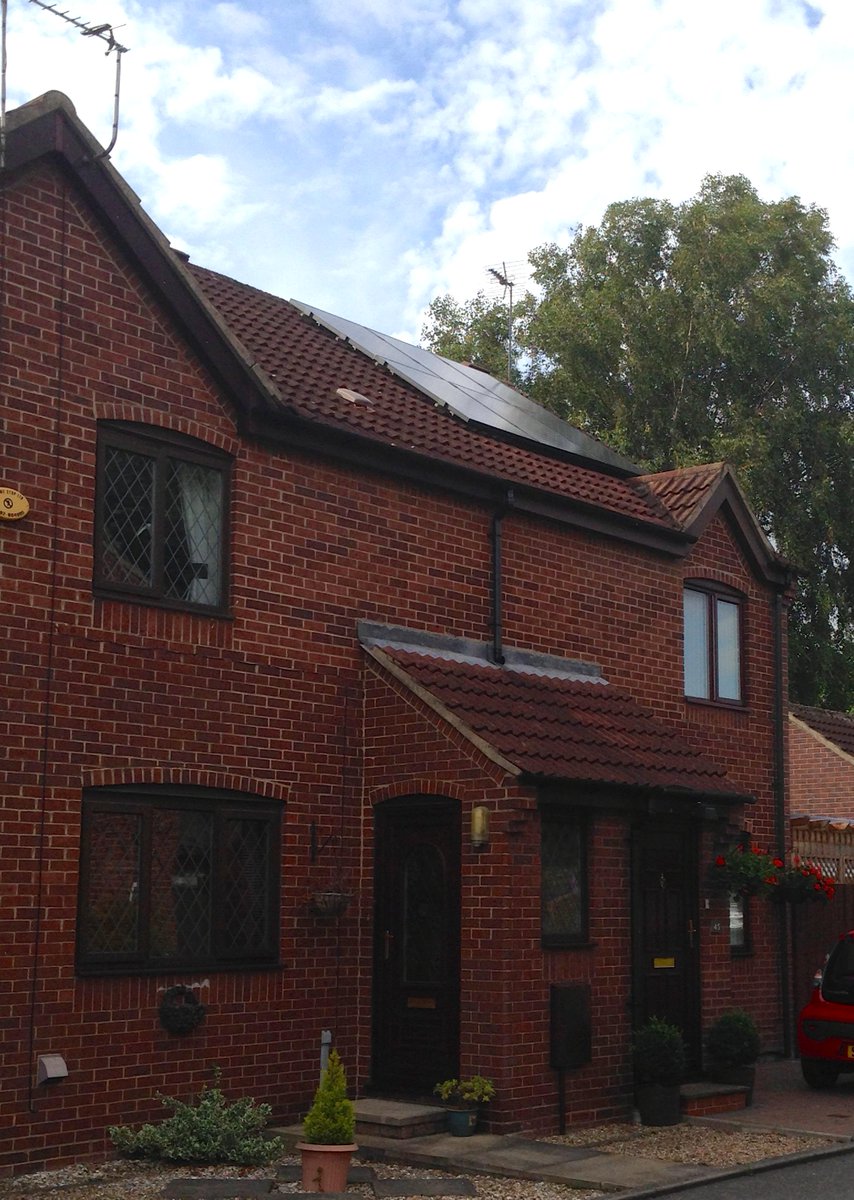 HumberEnergy's tweet photo. Another installation of the world's most efficient solar panels @SunPower in #Cottingham #EastYorkshire http://t.co/Y1y6EQmVYp