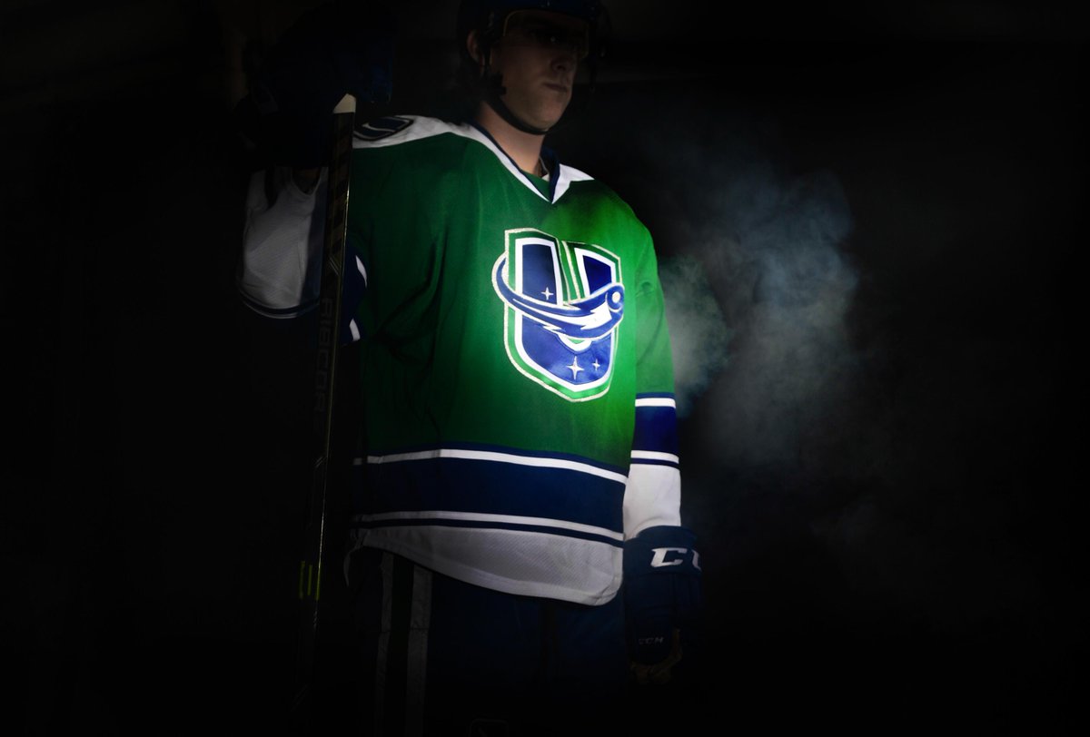 The #Comets announce the debut of a green third jersey for the 2015-16 season.

#CometsTV: youtube.com/watch?v=bBCjhZ…