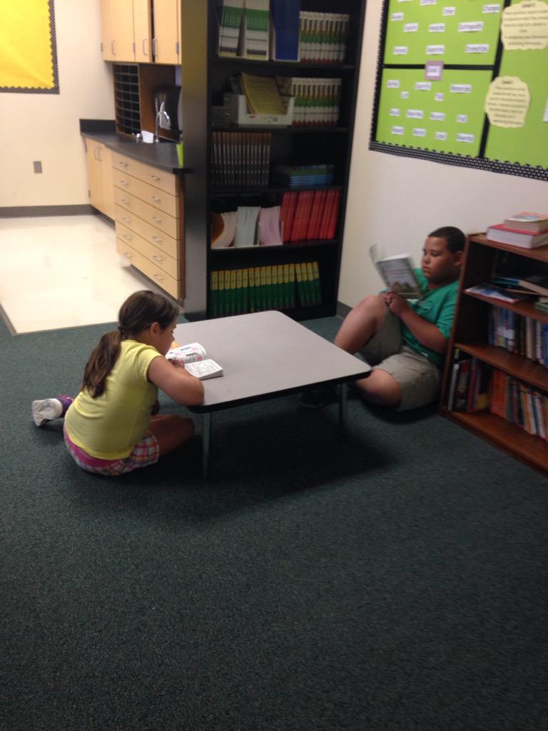 Forman4thGrade's tweet photo. Fantasy reading!  #FormanFalcons #Forman learns http://t.co/bRUaB9UjF7