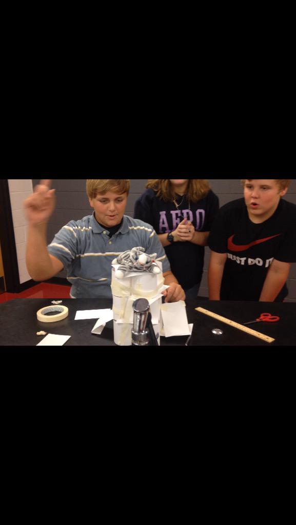 o_OKayisKray's tweet photo. Today 3 structures held the cat!!! Great job 7th! #FLMSTEM http://t.co/gRiqwmpFih