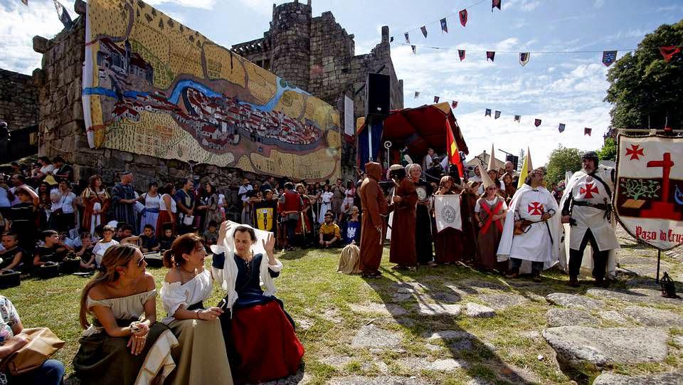EspanaEnLatam's tweet photo. #Ribadavia celebra este viernes la Festa da Istoria, una fiesta de interés turístico
http://t.co/bfAN5E20YD
#galicia http://t.co/TauU2aqrpc
