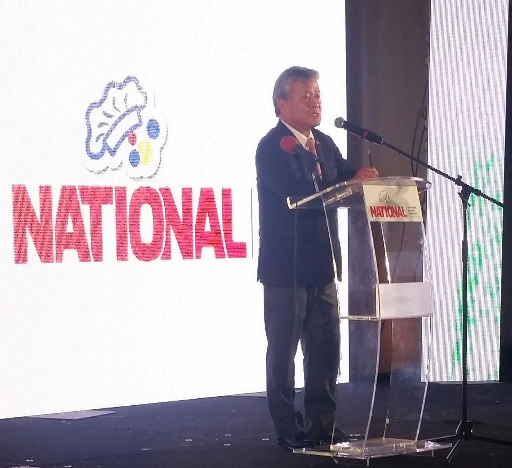 PROCommJA's tweet photo. Butch Hendrickson, Patron of @nationalbakery Fndn thanks loyal consumers for allowing them to be generous in giving. http://t.co/ukDrzVQycW