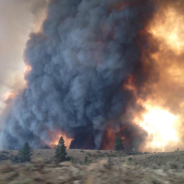 turkbates's tweet photo. Last week during the fire in tonasket. #WAfire #wildfires #tunk #OkanoganComplex #okanogancountyfires http://t.co/kphfMkIVsq