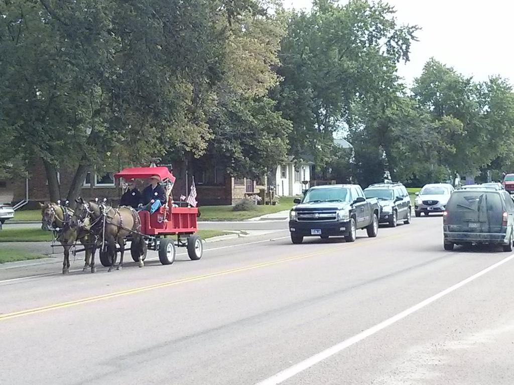 Cinnamom76's tweet photo. Traffic jam. #Flandreau http://t.co/0meQw4AOHv