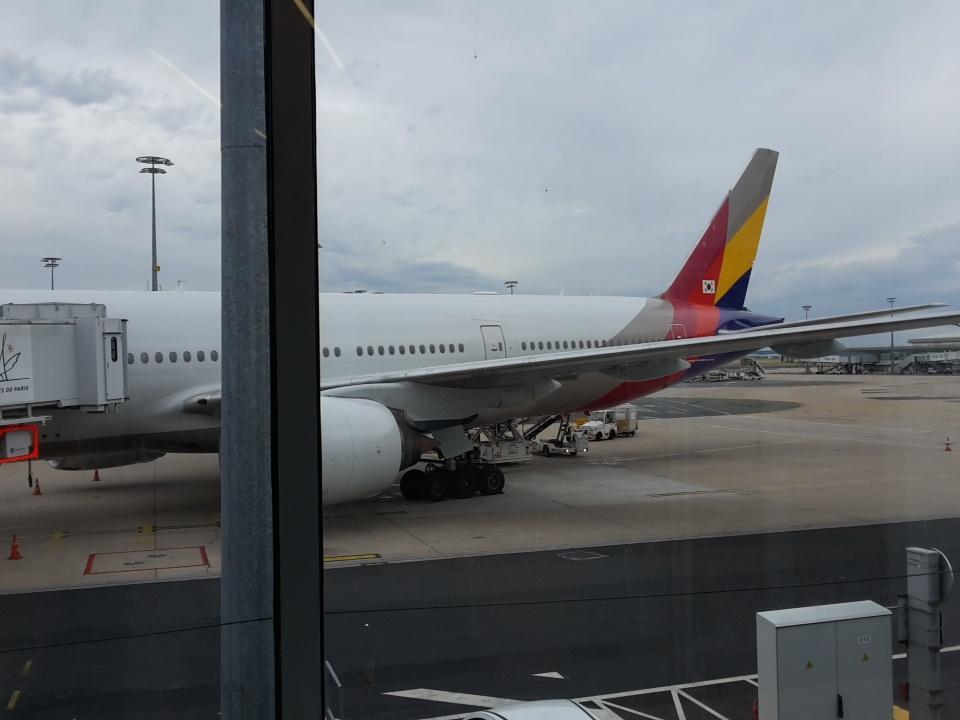 salutlacoree's tweet photo. Bonjour #avion ! #happytoseeyou http://t.co/F9WTU9Dzkr