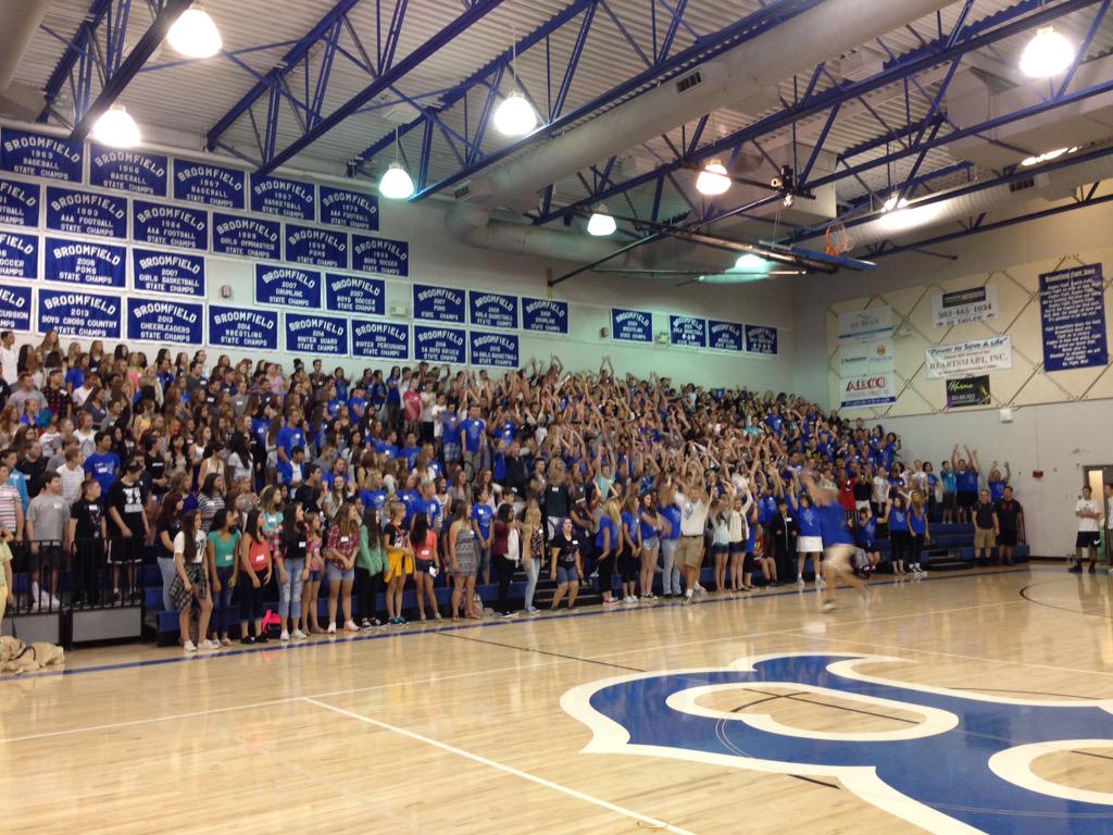 bhs_bluecrew's tweet photo. So proud of our Blue Crew Leaders welcoming in our 424 of our newest Eagles!  Best beginning of school year ever! http://t.co/PGUMPvjcEK