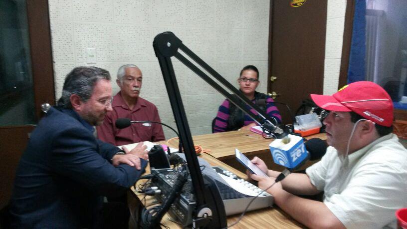 Estrada_Day's tweet photo. Platiqué en la #XEYQ y la #XEEL sobre el dengue y el avance del Hospital de la #Mujer en #Fresnillo. @SSZ_Zac http://t.co/p5gIVPOFXy