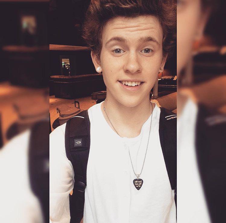 levijonespics's tweet photo. Sorry I haven't been on in a few days! I have major PCD and I'm freaking out lol @TheTideLevi @TheTide http://t.co/mQ9ZKQ36aI