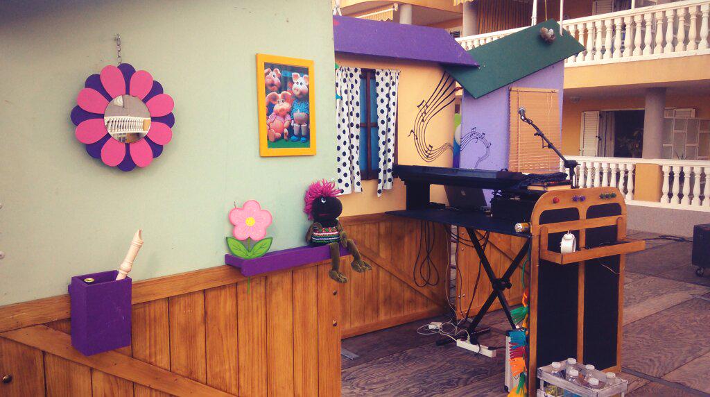 Todo preparado, la gran fiesta donkey está a punto de empezar! Rebelión en la granja !! plaza Na violant a las 20.00h