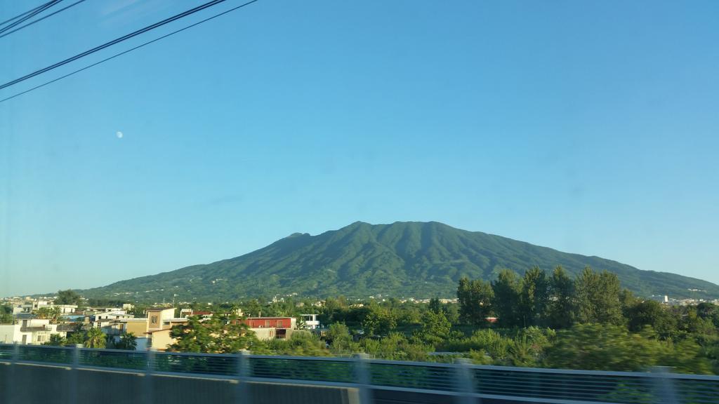ofrakia's tweet photo. #Vesuvio http://t.co/66q7y7tlvZ