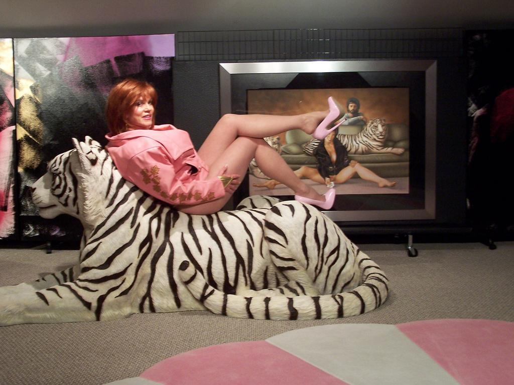 saint_marche's tweet photo. #THOSEheels #heels #stilettos #cfmpumps #shoelover #OnMyShouldersHeels #HeelFreak #NewPinUp #artinmovement #legsaler http://t.co/AEJMFAaUPF