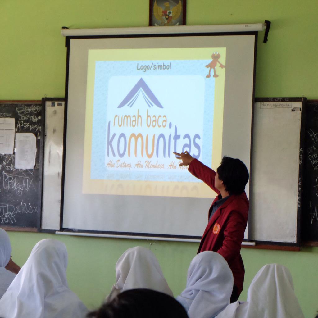 Mengenalkan dunia literasi pada anak anak smp pgri Kasihan 26 agustus 2015 <a href="/emaakk_neng/">neng rini ay</a> <a href="/ayuu_RD/">Rahayu Dwiningsih</a>