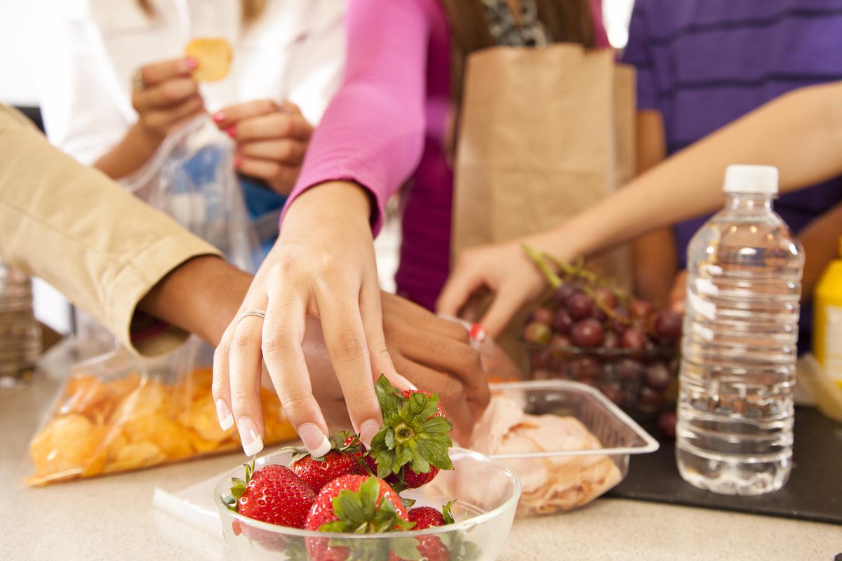 LevelFoods's tweet image. Avoid the #lunchrut with these #healthy recipe makeovers! #mealprep #backtoschool ow.ly/QcL0E