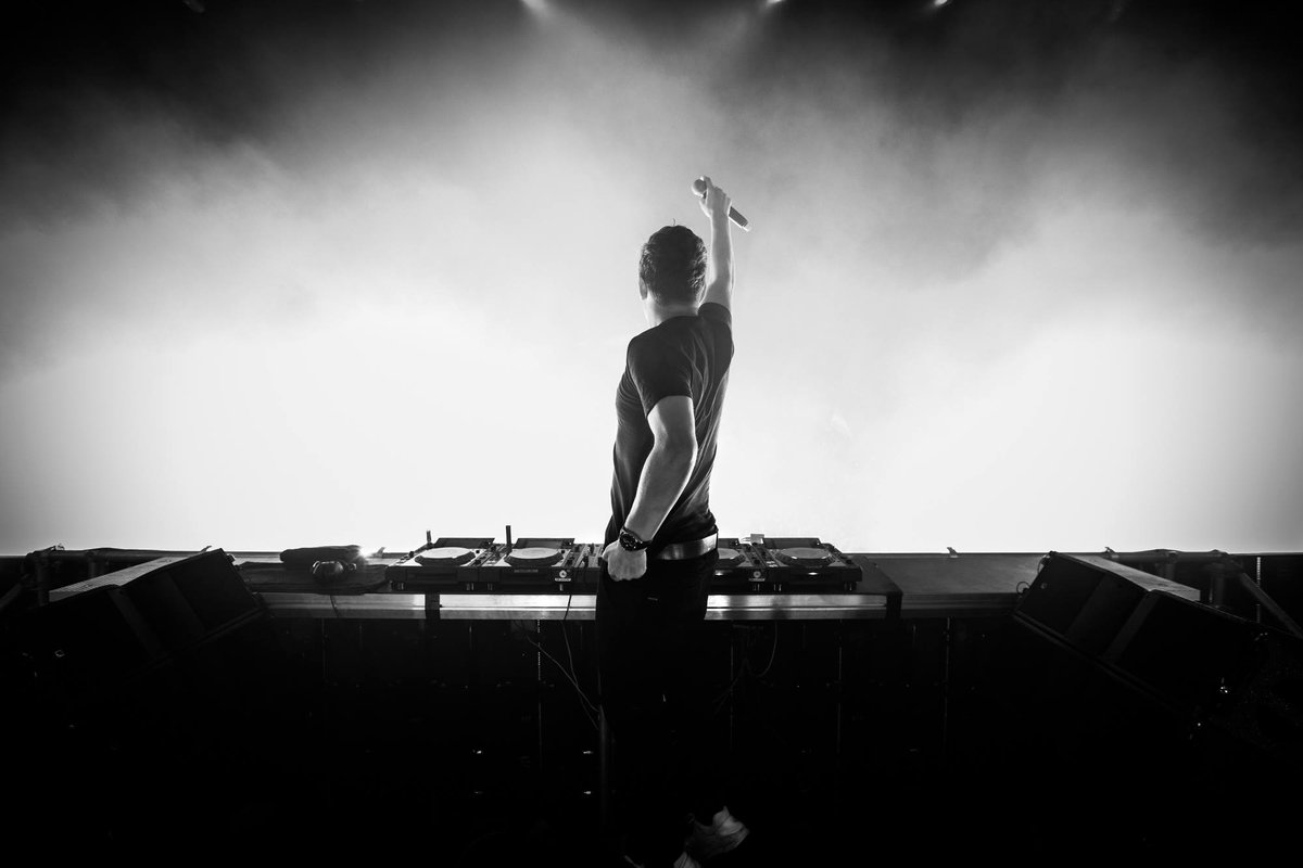 BlerdHipHop's tweet photo. Martin Garrix se revela contra las marcas con las que trabajaba y anuncia nuevo proyecto http://t.co/j2WirvMjUJ http://t.co/GgIvDErOVI